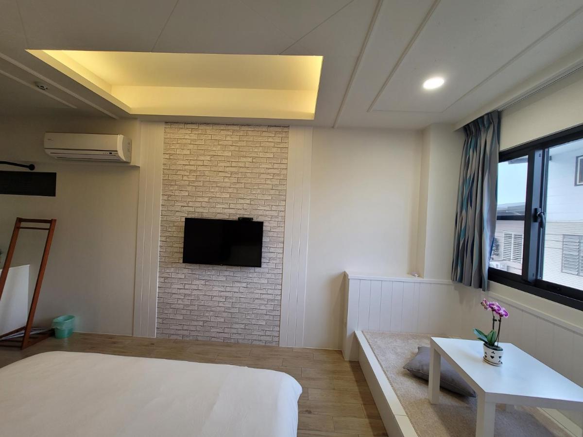 渡小夜電梯民宿 Yilannight B&B Уцзе Экстерьер фото